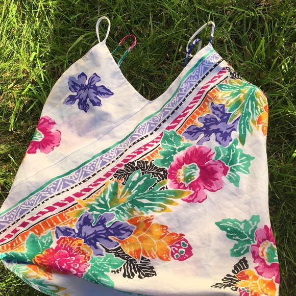 HAWAIIAN TOP🦋🌈💞☂️ - Picture 1 of 4